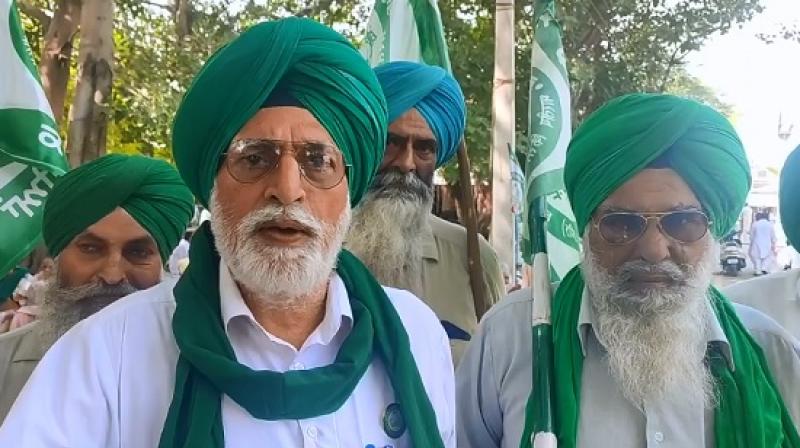 Farmers besiege Barnala DC office Farmers besiege Barnala DC office