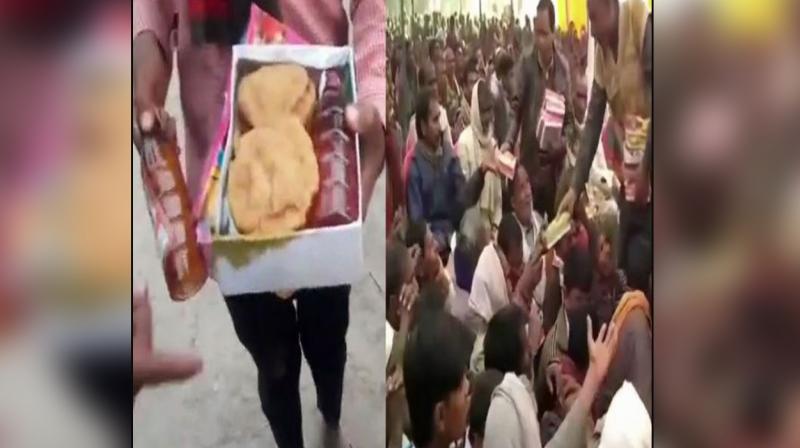 Liquor Bottles distributes in BJP rally in Hardoi Liquor Bottles distributes in BJP rally in Hardoi