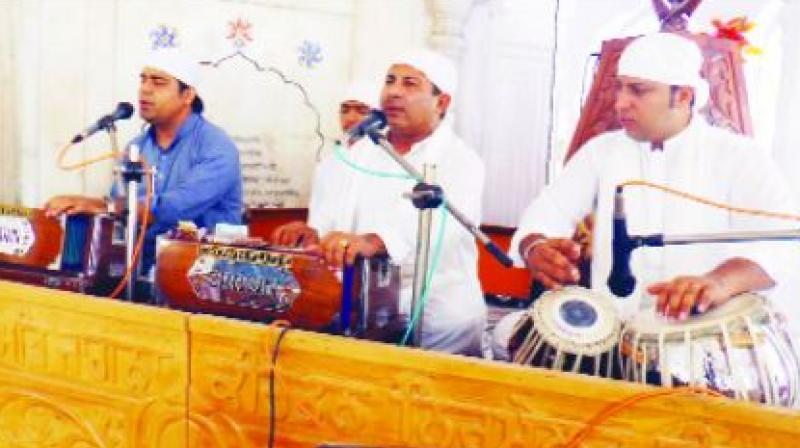 ਸਿੰਧ ਵਿਚ ਹਿੰਦੂ ਕੀਰਤਨੀਆਂ ਦੇ ਬੱਚੇ ਹੋ ਰਹੇ ਨੇ ਕੇਸਧਾਰੀ ਅਤੇ ਉਸਰ ਰਹੇ ਨੇ ਗੁਰਦਵਾਰੇ ਸਿੰਧ ਵਿਚ ਹਿੰਦੂ ਕੀਰਤਨੀਆਂ ਦੇ ਬੱਚੇ ਹੋ ਰਹੇ ਨੇ ਕੇਸਧਾਰੀ ਅਤੇ ਉਸਰ ਰਹੇ ਨੇ ਗੁਰਦਵਾਰੇ