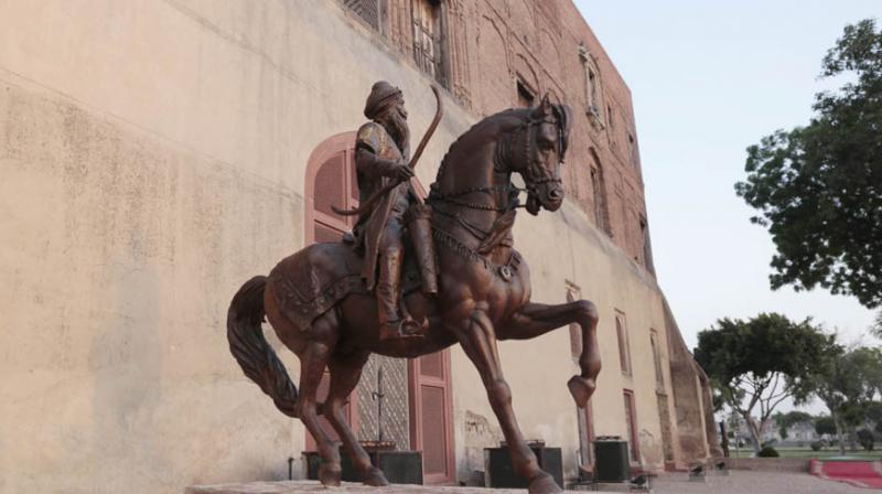 Maharaj Ranjit Singh's statue in Lahore Maharaj Ranjit Singh's statue in Lahore