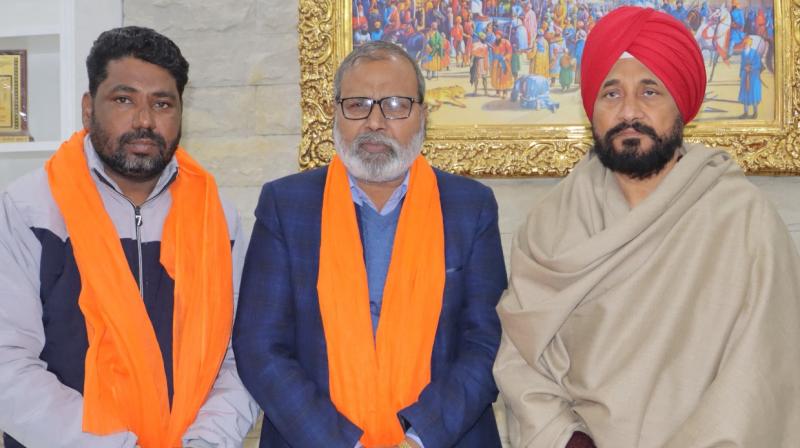 Former Akali Mayor Balwant Rai Nath & sitting CouncilorChauhan joined the Congress Former Akali Mayor Balwant Rai Nath & sitting CouncilorChauhan joined the Congress