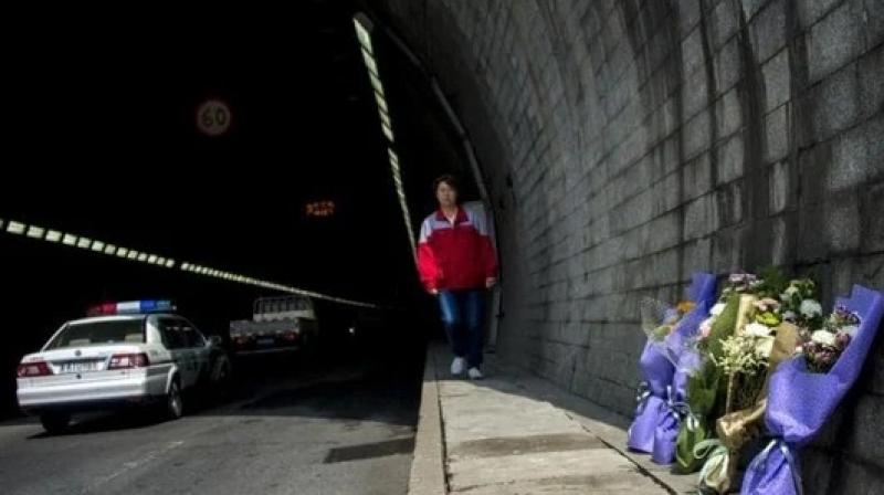 14 killed after passenger bus crashes into tunnel wall in China