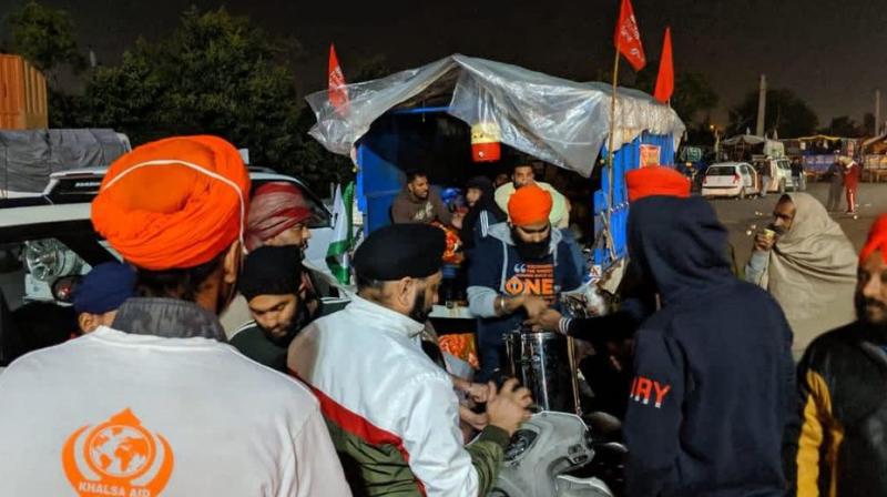 Khalsa Aid India serving fresh meals to the protesting farmers 