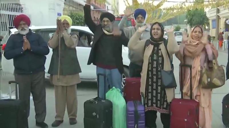 Sikh Jatha leave for Pakistan on the occasion of Guru Nanak's birth anniversary