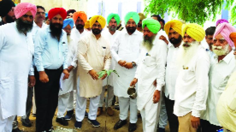 Sukhjinder Singh Randhawa Putting Plantation in Sangitpur Sodhi's Society With Kuljeet Singh Nagra Sukhjinder Singh Randhawa Putting Plantation in Sangitpur Sodhi's Society With Kuljeet Singh Nagra