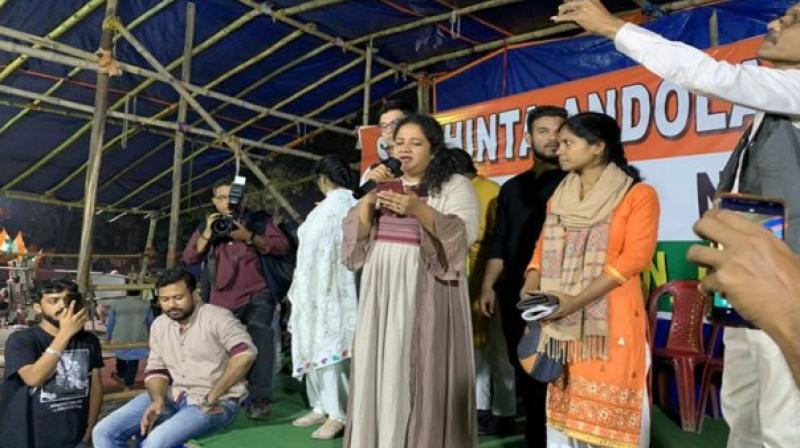 Caa nrc protest theatre director actor rasika agashe wife of zeeshan ayyub Caa nrc protest theatre director actor rasika agashe wife of zeeshan ayyub