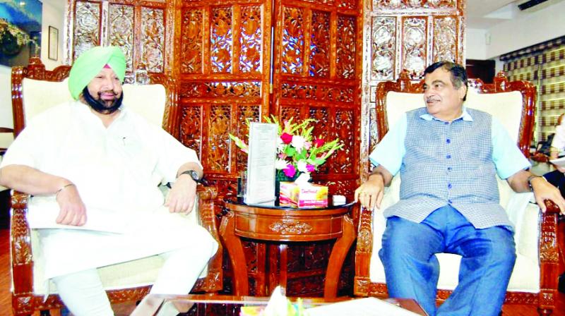 Capt. Amarinder Singh during a meeting with  Nitin Gadkari