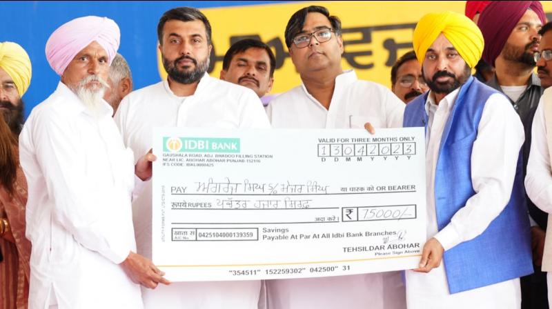 CM Bhagwant Mann hand over compensation cheques to Farmers at Abohar 