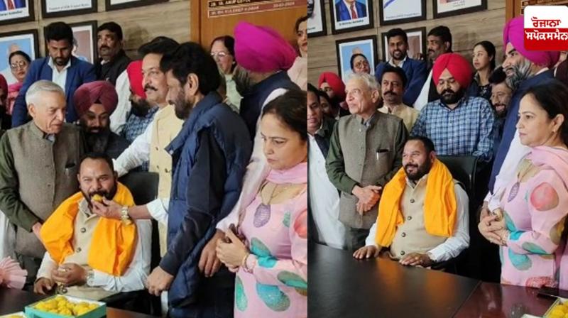 AAP's Kuldeep Kumar takes charge as Chandigarh mayor AAP's Kuldeep Kumar takes charge as Chandigarh mayor