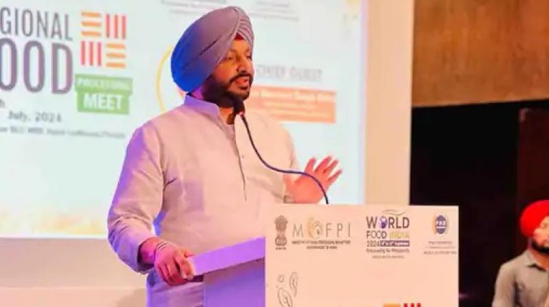 ਕੇਂਦਰੀ ਮੰਤਰੀ ਰਵਨੀਤ ਬਿੱਟੂ ਸੰਬੋਧਨ ਕਰਦੇ ਹੋਏ ਕੇਂਦਰੀ ਮੰਤਰੀ ਰਵਨੀਤ ਬਿੱਟੂ ਸੰਬੋਧਨ ਕਰਦੇ ਹੋਏ