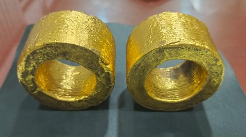 Customs department caught more than 2.5 crore gold at Lucknow airport News in punjabi 