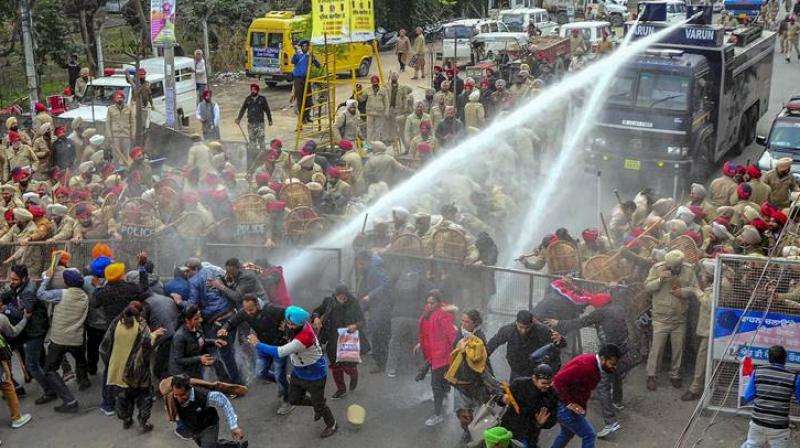 Teachers get angry, on protest Teachers get angry, on protest