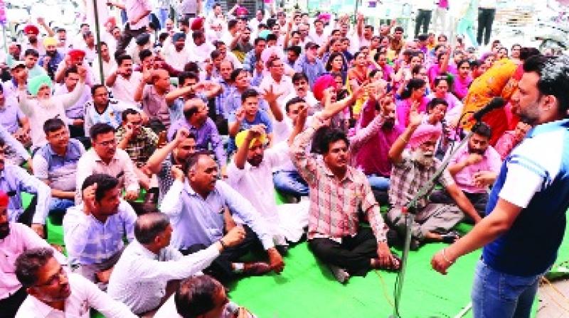 Bank Employees  Protesting