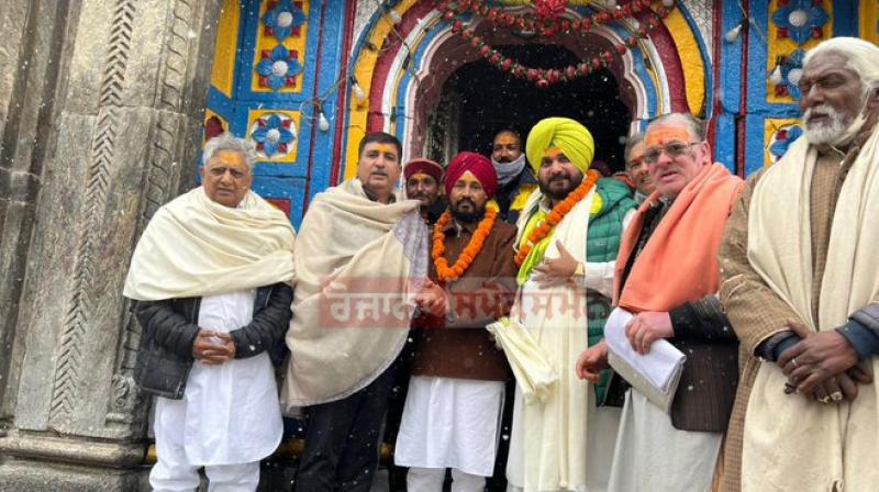 Rana KP Singh, Harish Chaudhary, Charanjit Singh Channi, Navjot Singh Sidhu and others at Kedarnath
