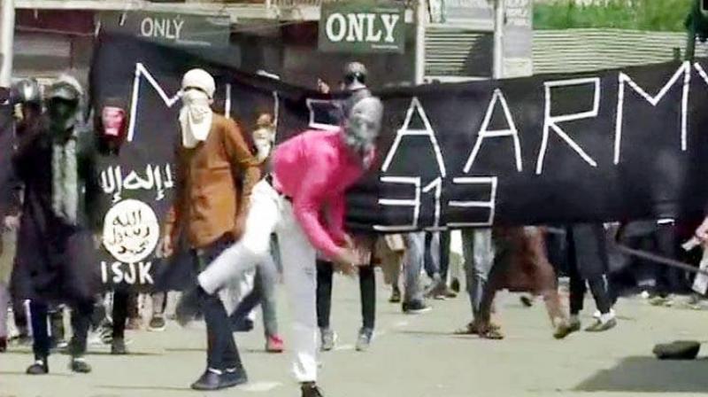 Stone pelting in Kashmir on Eid Stone pelting in Kashmir on Eid
