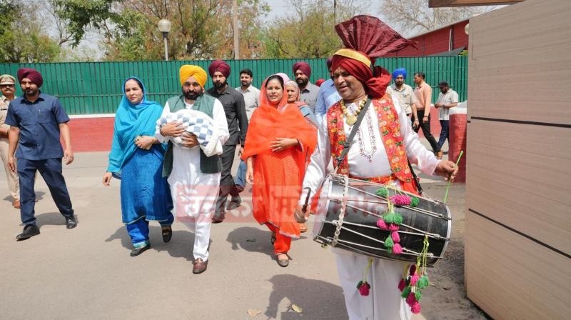 CM Bhagwant Mann Daughter Name CM Bhagwant Mann Daughter Name