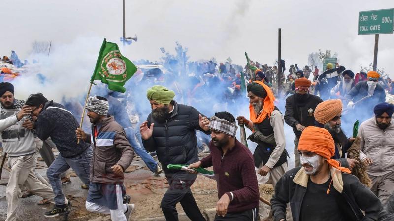 Farmers' Protest: Tear gas shells fired at farmers try to move towards Shambhu border barricades Farmers' Protest: Tear gas shells fired at farmers try to move towards Shambhu border barricades