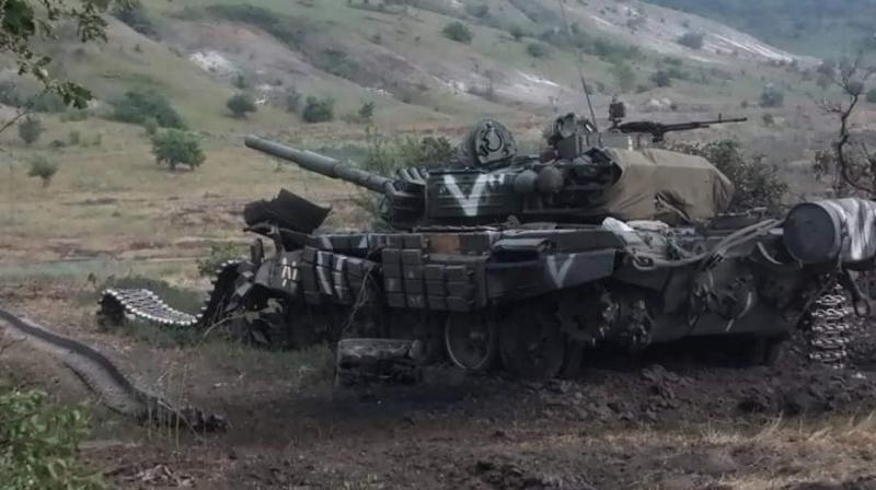 Watch video: Ukraine artillery wipes out Russian tank column Watch video: Ukraine artillery wipes out Russian tank column