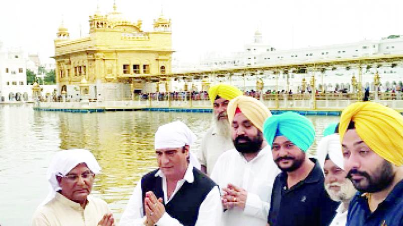 Actor Raj Babbar at Darbar Sahib