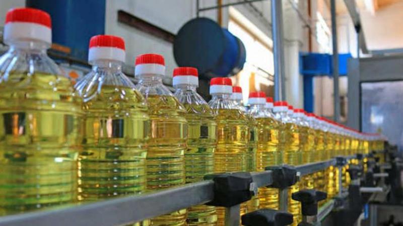Branded edible oil makers slash prices by up to Rs 15 a litre Branded edible oil makers slash prices by up to Rs 15 a litre