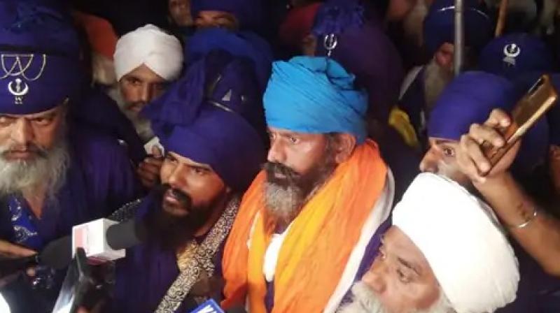 Nihang Sarabjit, who killed a youth at Singhu border, surrendered Nihang Sarabjit, who killed a youth at Singhu border, surrendered