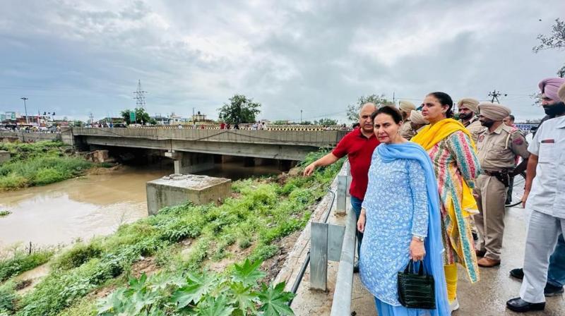 MP Praneet Kaur inspected the rain affected areas of Patiala MP Praneet Kaur inspected the rain affected areas of Patiala