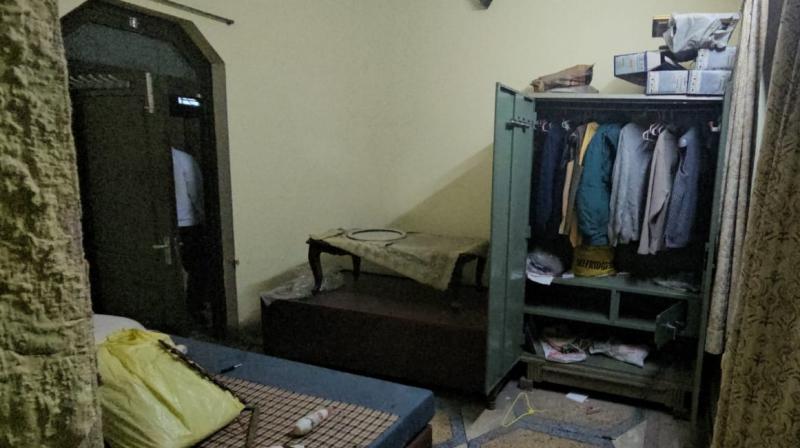 Burglary in the native house of English businessman Peter Virdi Burglary in the native house of English businessman Peter Virdi