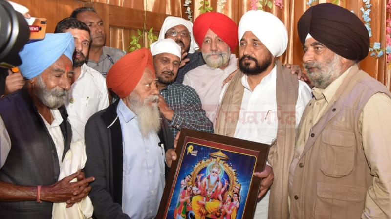 CM Channi pays homage at Vishwakarma temple in Morinda CM Channi pays homage at Vishwakarma temple in Morinda