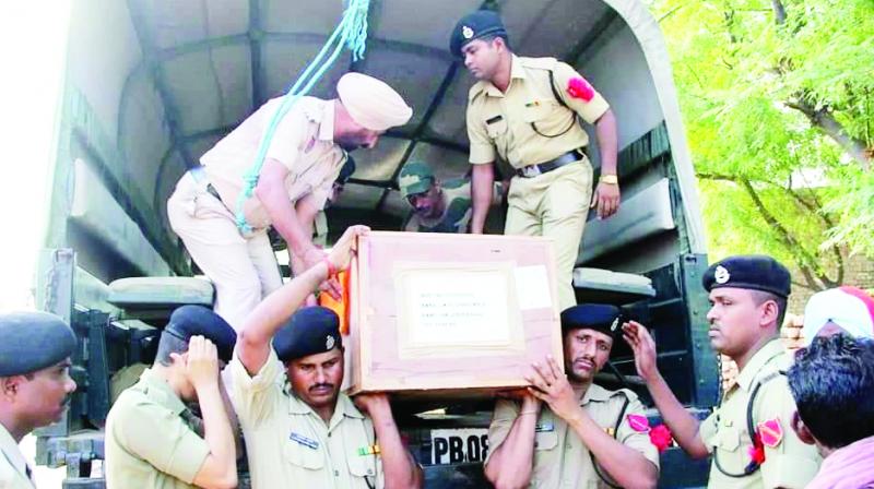 Army Soldiers with the dead body of martyr Soldier