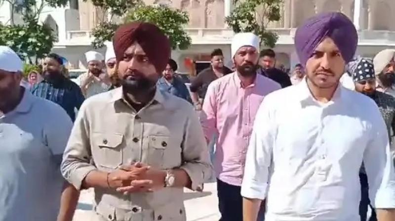 ਪੰਜਾਬੀ ਐਕਟਰ ਅੰਮ੍ਰਿਤ ਮਾਨ ਅਤੇ ਜਸ ਬਾਜਵਾ ਹਰਿਮੰਦਰ ਸਾਹਿਬ ਹੋਏ ਨਤਮਸਤਕ ਪੰਜਾਬੀ ਐਕਟਰ ਅੰਮ੍ਰਿਤ ਮਾਨ ਅਤੇ ਜਸ ਬਾਜਵਾ ਹਰਿਮੰਦਰ ਸਾਹਿਬ ਹੋਏ ਨਤਮਸਤਕ
