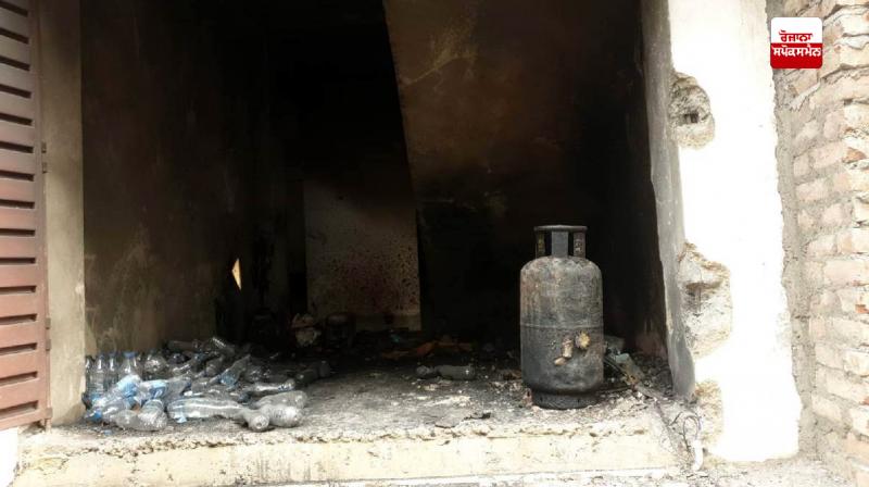 Fire breaks out in house due to gas cylinder explosion in Pune, father and son die Fire breaks out in house due to gas cylinder explosion in Pune, father and son die