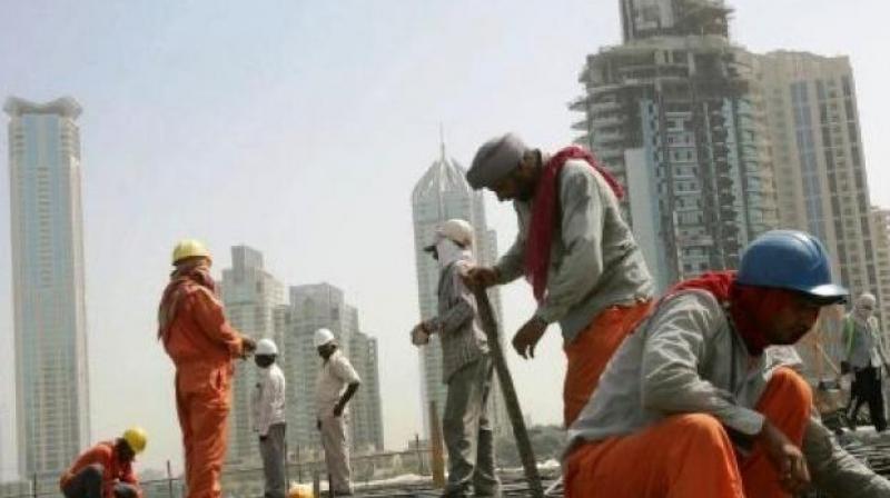 10 Indian laborers die every day 10 Indian laborers die every day
