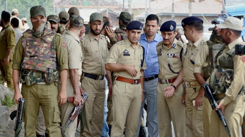 Police in Srinagar Police in Srinagar