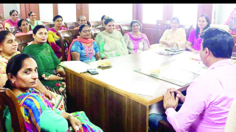 Anganwari women meeting Aruna Chaudhary