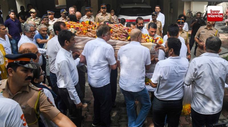 Pilot Sumit Sabharwal cremated in Mumbai News In Punjabi Pilot Sumit Sabharwal cremated in Mumbai News In Punjabi