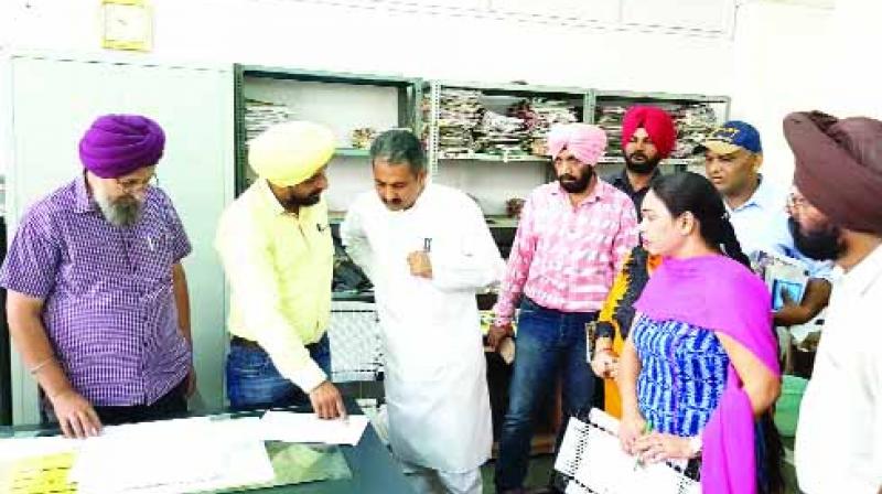 PWD minister Vijayinder Singla inspecting Head Office