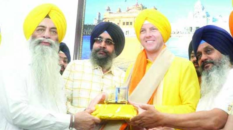 Bret Lee honored by SGPC Bret Lee honored by SGPC