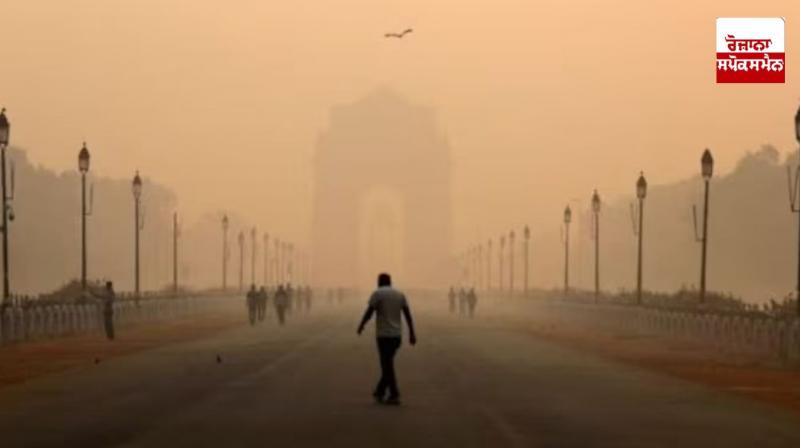 Toxic smog in Delhi, air quality 'extremely bad' Toxic smog in Delhi, air quality 'extremely bad'