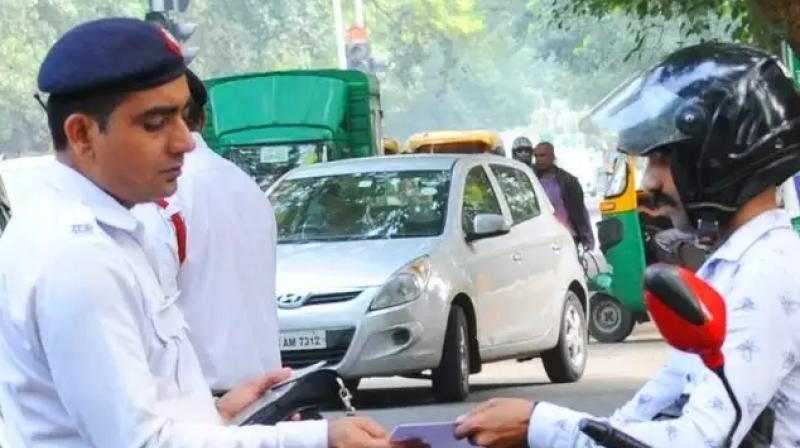 Gujarat new vehicle rules no penalty for not wearing helmet Gujarat new vehicle rules no penalty for not wearing helmet
