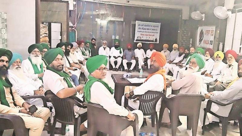 SKM demanded resignation of Tomar and Chaudhary in a meeting held at Singhu Border SKM demanded resignation of Tomar and Chaudhary in a meeting held at Singhu Border