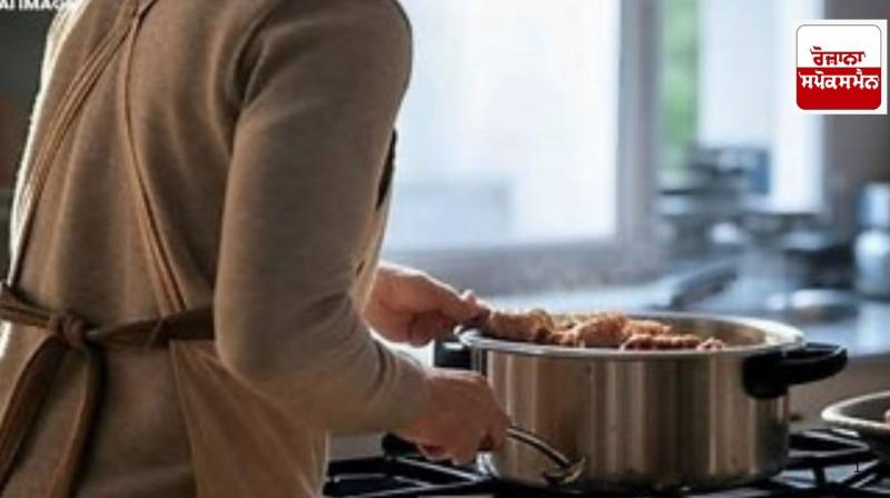 In anger, the husband killed his wife, cut the body into pieces and boiled it in a pressure cooker. In anger, the husband killed his wife, cut the body into pieces and boiled it in a pressure cooker.