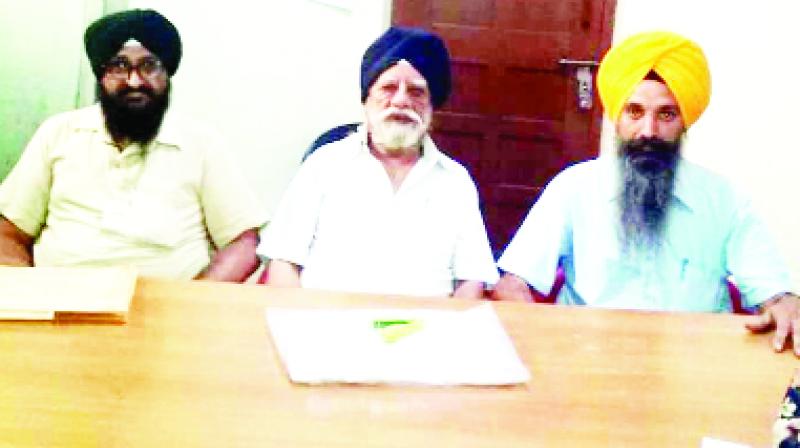 Bhai Darshan Singh Gholiya And The Victim's Family. Bhai Darshan Singh Gholiya And The Victim's Family.