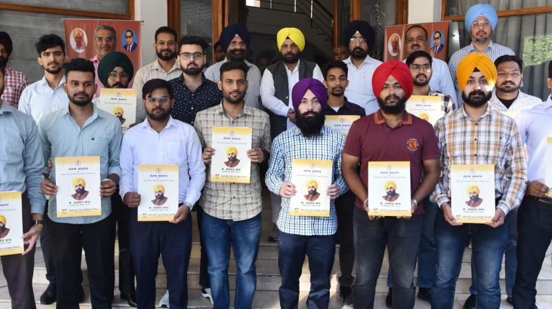 Power Minister Harbhajan Singh ETO handed over appointment letters to 17 new assistant engineers Power Minister Harbhajan Singh ETO handed over appointment letters to 17 new assistant engineers