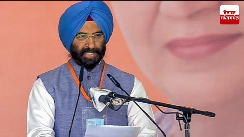 Manjinder Singh Sirsa takes oath as Cabinet Minister in Punjabi Manjinder Singh Sirsa takes oath as Cabinet Minister in Punjabi
