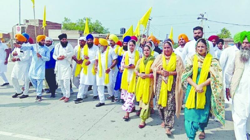 Five Singhs and five women from Haryana were arrested Five Singhs and five women from Haryana were arrested