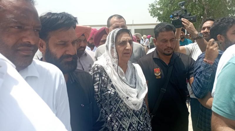 Rajinder Kaur Bhattal at Sidhu Moose wala's House Rajinder Kaur Bhattal at Sidhu Moose wala's House