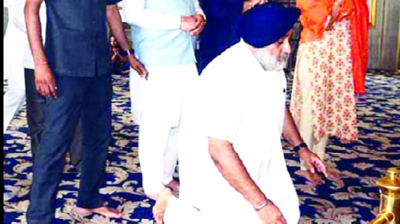 Sukhbir Badal in Gurudwara Sukhbir Badal in Gurudwara