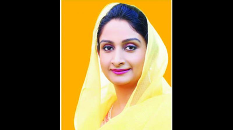 ਪੰਜਾਬ ਸਰਕਾਰ ਅਪਣੇ ਕੋਲ ਰੱਖੇ 11 ਹਜ਼ਾਰ ਕਰੋੜ ਜਾਰੀ ਕਰੇ: ਹਰਸਿਮਰਤ ਕੌਰ ਬਾਦਲ ਪੰਜਾਬ ਸਰਕਾਰ ਅਪਣੇ ਕੋਲ ਰੱਖੇ 11 ਹਜ਼ਾਰ ਕਰੋੜ ਜਾਰੀ ਕਰੇ: ਹਰਸਿਮਰਤ ਕੌਰ ਬਾਦਲ