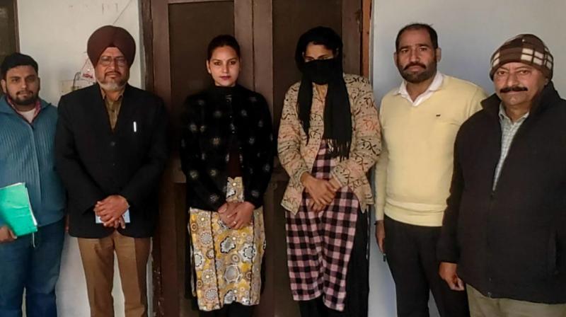 Vigilance arrested a woman who took a bribe of 20,000 rupees Pathankot News in punjabi Vigilance arrested a woman who took a bribe of 20,000 rupees Pathankot News in punjabi