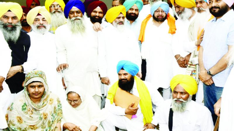 Capt Amarinder Singh and others with Victim Families Capt Amarinder Singh and others with Victim Families